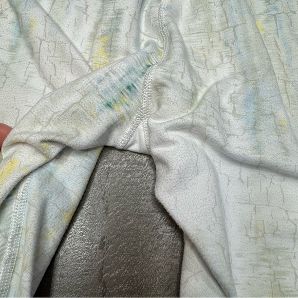 Fabletics Leggings with Subtle Multicolor Accents size large - Picture 6 of 12